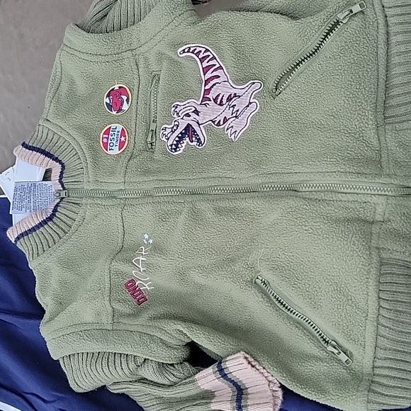 Lot if 4t Boys 3 tops 1 Pant - Picture 2 of 4